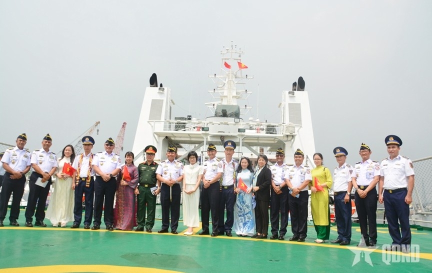 vietnam coast guard vessel cbs 8001 on friendly visit to indonesia picture 1 vietnam coast guard vessel cbs 8001 on friendly visit to indonesia picture 1