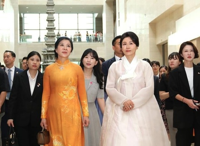 vietnamese party chief s spouse visits rok national museum picture 1 vietnamese party chief s spouse visits rok national museum picture 1