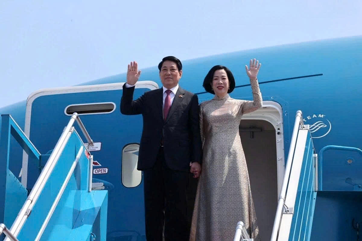 president luong cuong leaves hanoi for working trip to egypt and angola picture 1
