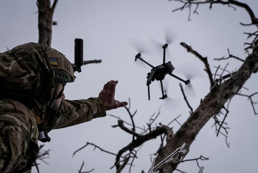 lo thua nga trong cuoc dua uav, ukraine phai cau vien phuong tay hinh anh 1