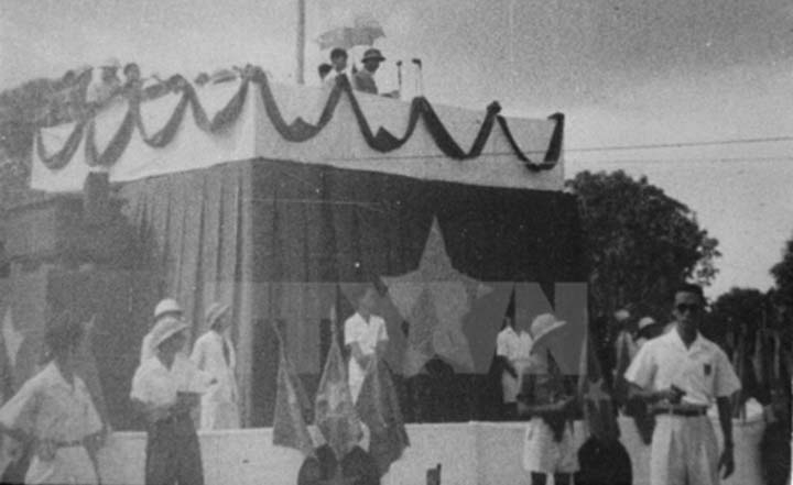 Xuyên không hoà cùng đồng bào chứng kiến Bác Hồ đọc Tuyên ngôn độc lập