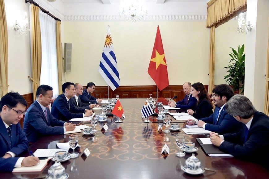 vietnam and uruguay hold political consultation in hanoi picture 1