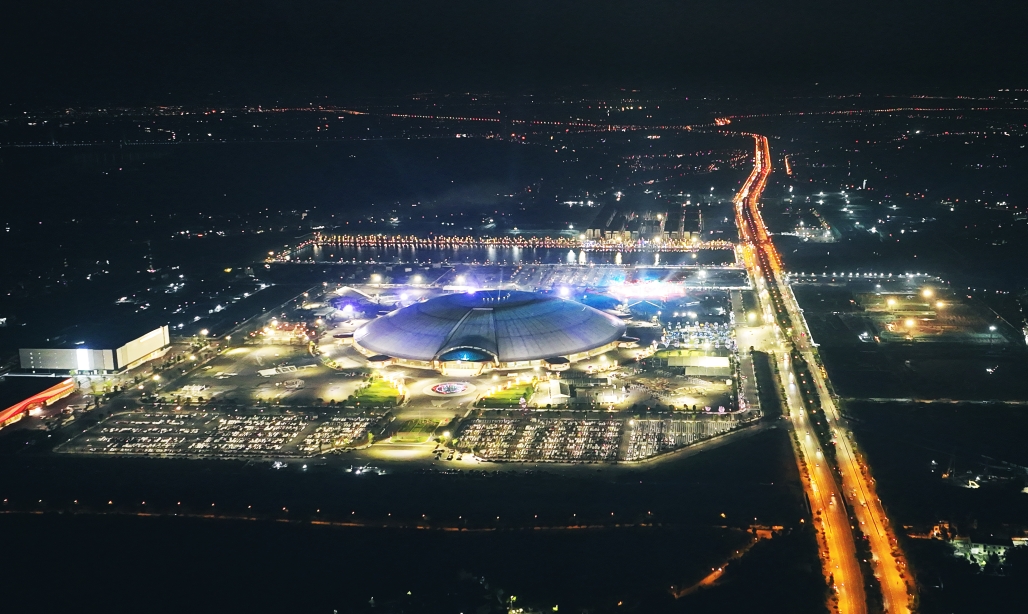 vingroup cong bo 2 tru cot hoat dong moi la ha tang va nang luong xanh hinh anh 2