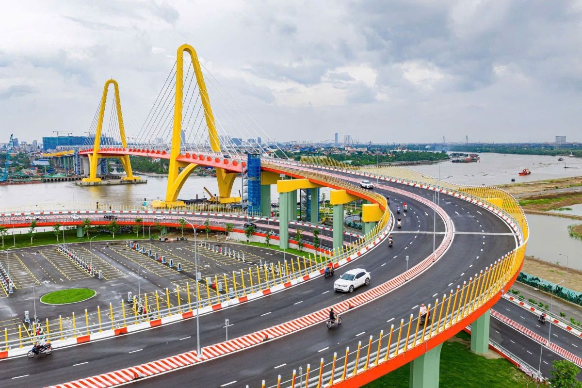 vingroup cong bo 2 tru cot hoat dong moi la ha tang va nang luong xanh hinh anh 1