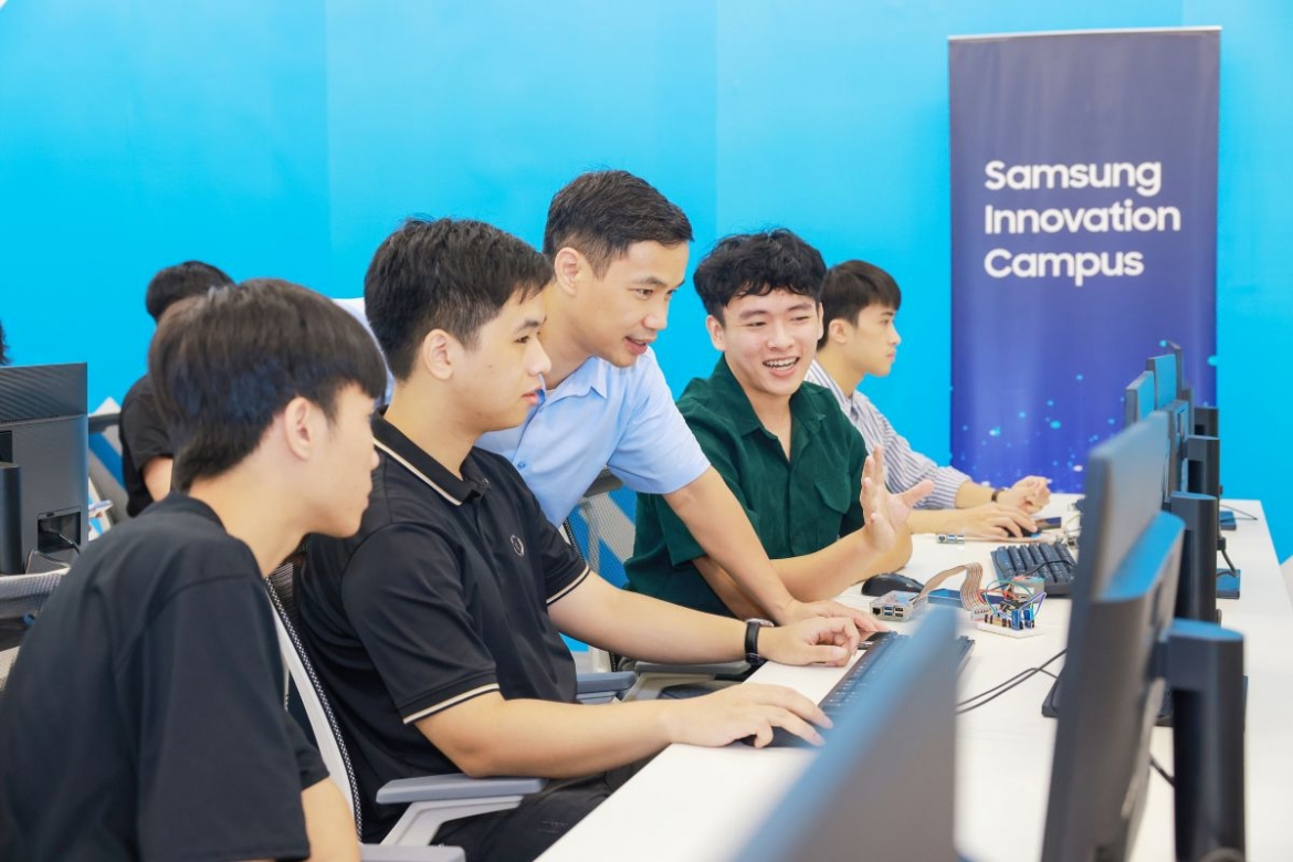 samsung viet nam tong ket du an phat trien nhan tai cong nghe nam hoc 2024-2025 hinh anh 2