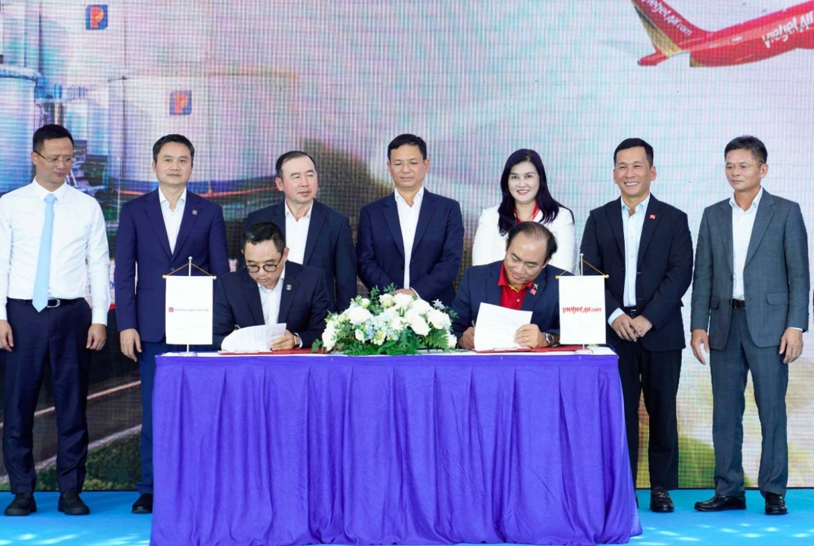 vietjet hop tac petrolimex su dung saf, thuc day chuyen doi xanh hang khong hinh anh 3