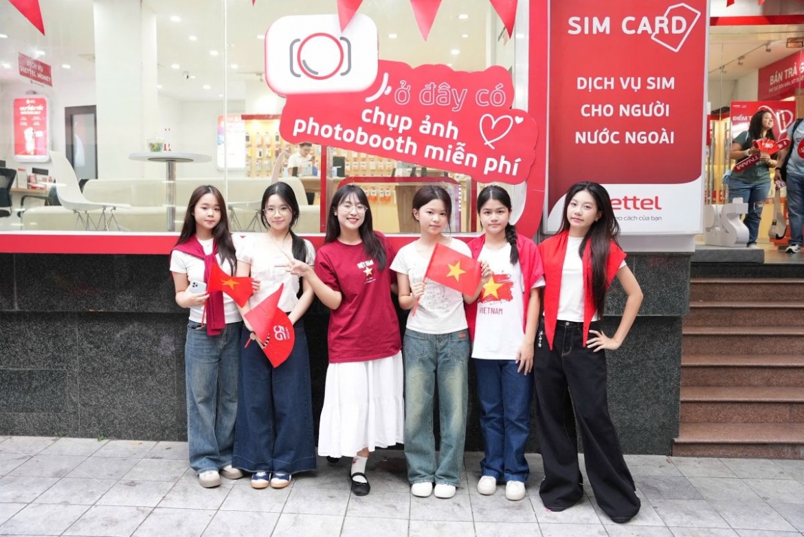 gioi tre ha thanh check-in photobooth mien phi tai cua hang viettel hinh anh 2
