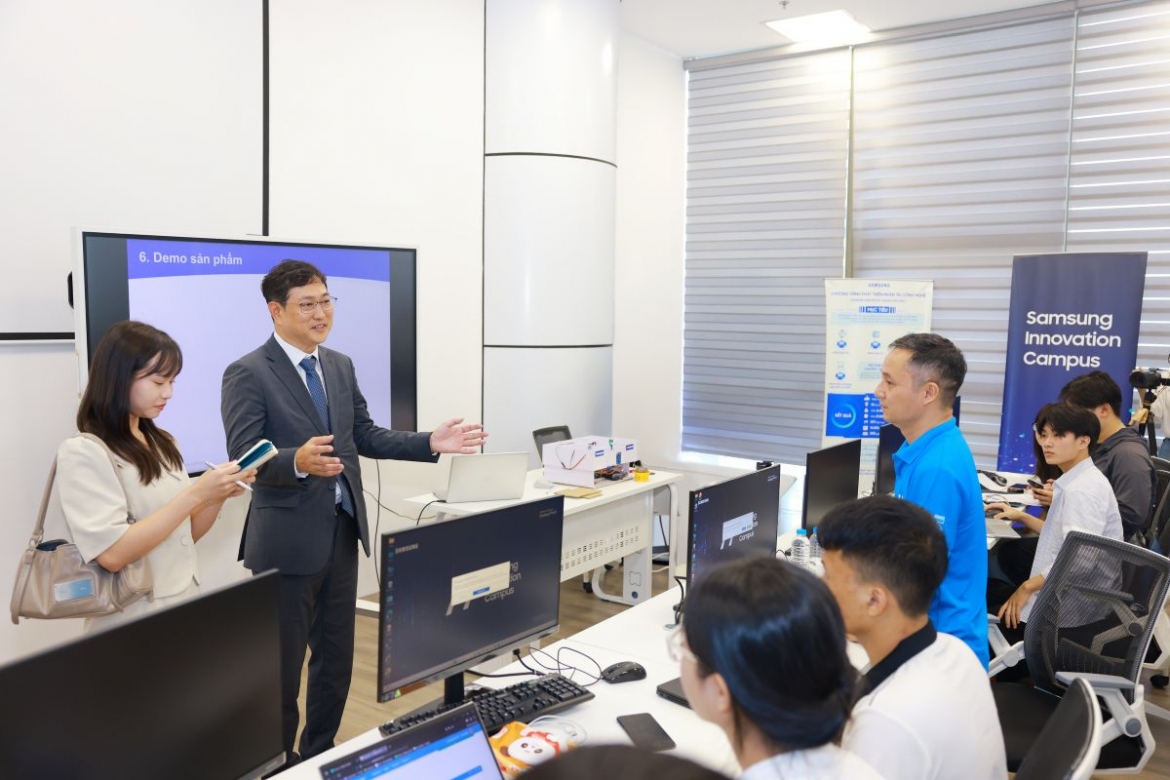 samsung viet nam tong ket du an phat trien nhan tai cong nghe nam hoc 2024-2025 hinh anh 4