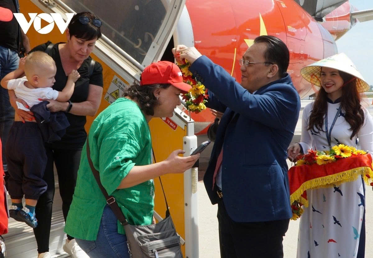 foreign tourist numbers up 22.5 , air arrivals dominate growth picture 1 foreign tourist numbers up 22.5 , air arrivals dominate growth picture 1