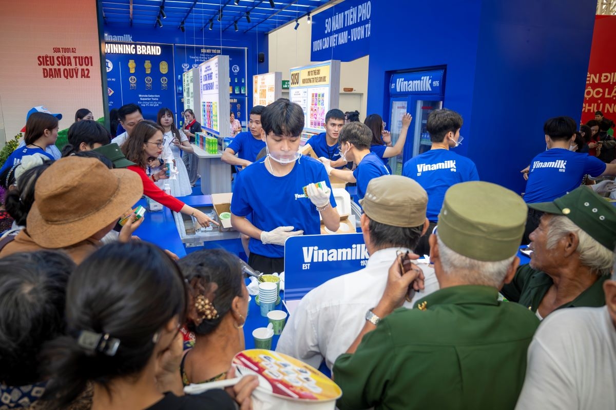 vinamilk tao diem nhan tai trien lam thanh tuu Dat nuoc 80 nam hinh anh 4