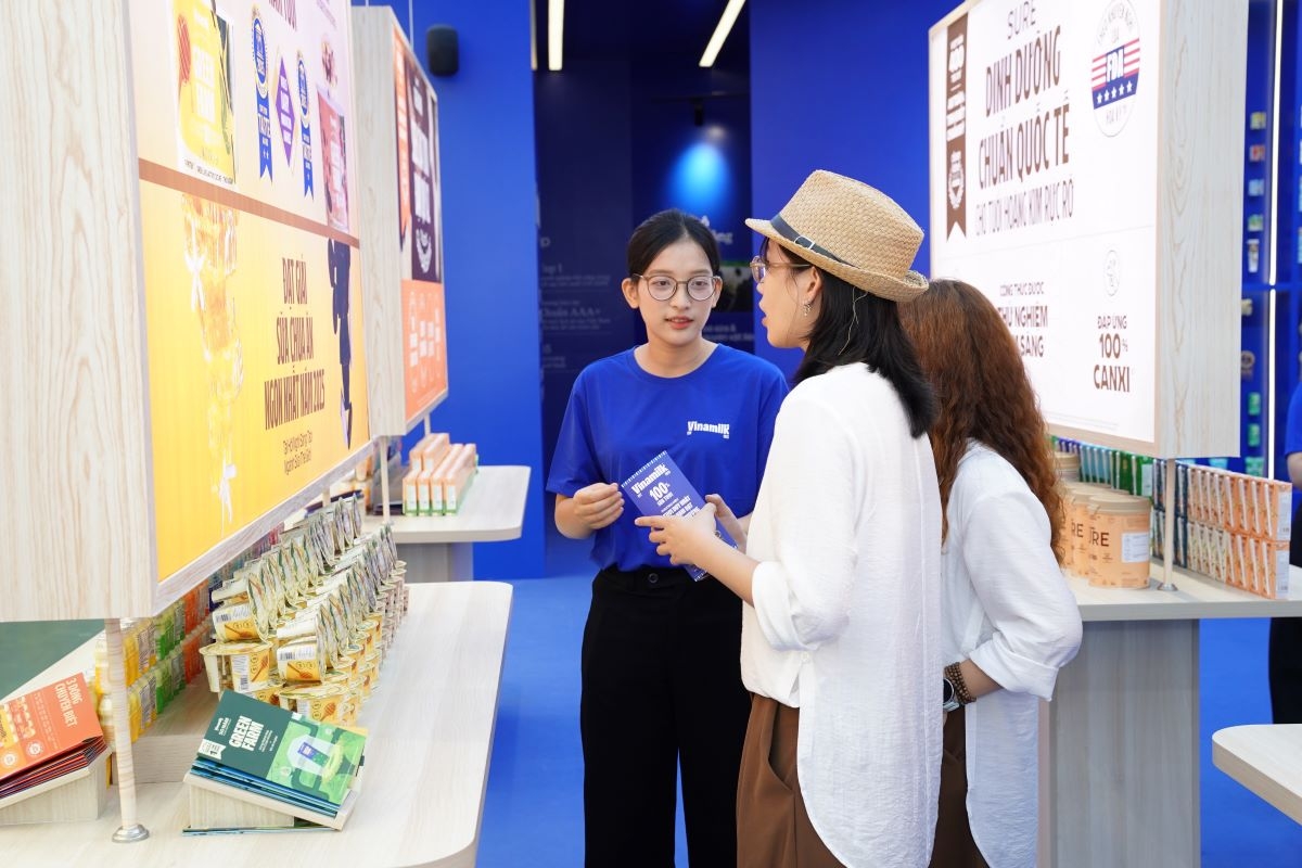 vinamilk tao diem nhan tai trien lam thanh tuu Dat nuoc 80 nam hinh anh 7