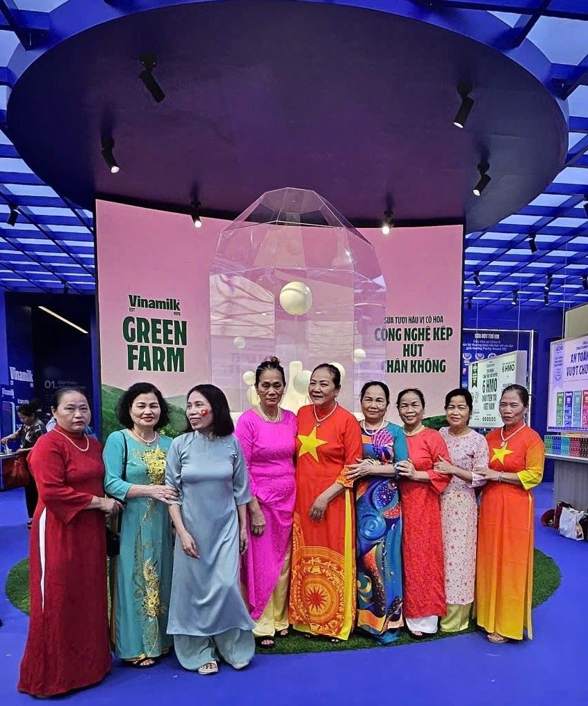 vinamilk tao diem nhan tai trien lam thanh tuu Dat nuoc 80 nam hinh anh 10