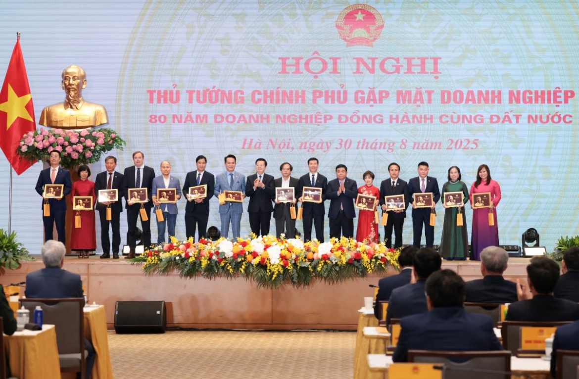 lpbank vinh du don nhan bang khen cua thu tuong chinh phu hinh anh 2