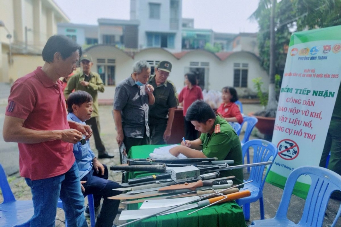 khi nguoi dan cung chinh quyen giu khu pho binh yen hinh anh 1