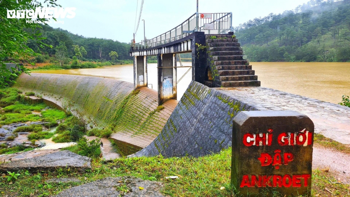 discovering oldest hydroelectric power plant in vietnam picture 15