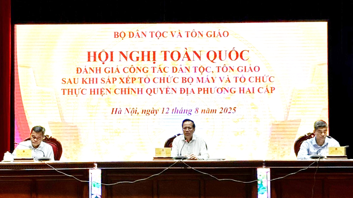 Lãnh đạo cấp vụ xuống địa phương hướng dẫn công tác dân tộc, tôn giáo