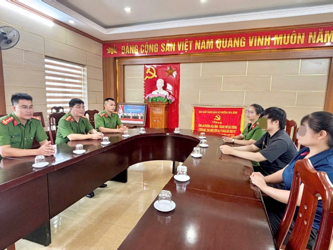 giai cuu nam sinh mac bay lua dao bat coc online hinh anh 1