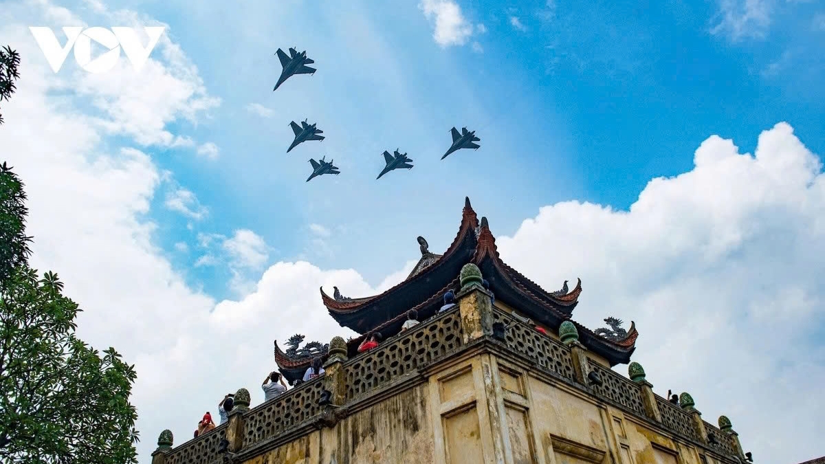 Xử lý nghiêm việc thả bóng bay, đèn trời... ảnh hưởng đến hoạt động bay dịp 2/9