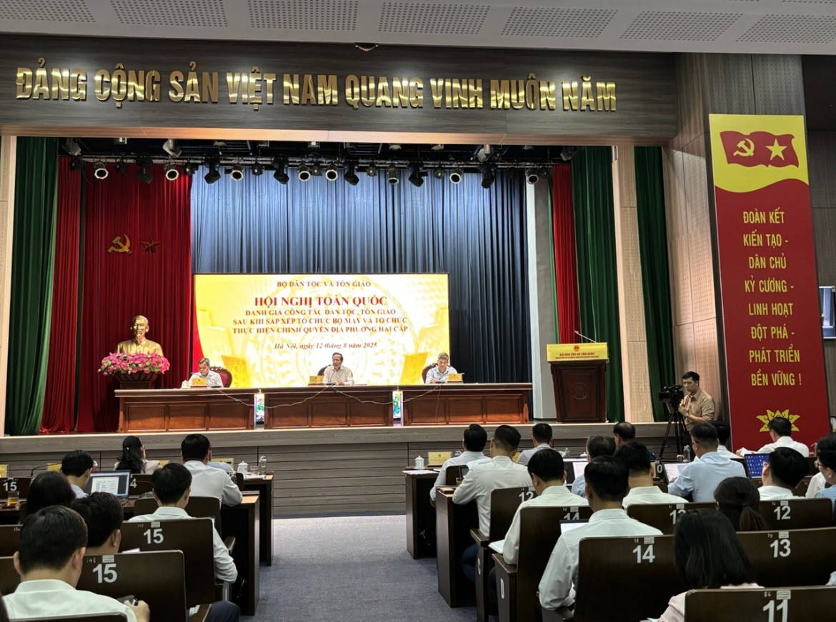 lanh dao cap vu xuong dia phuong huong dan cong tac dan toc, ton giao hinh anh 3