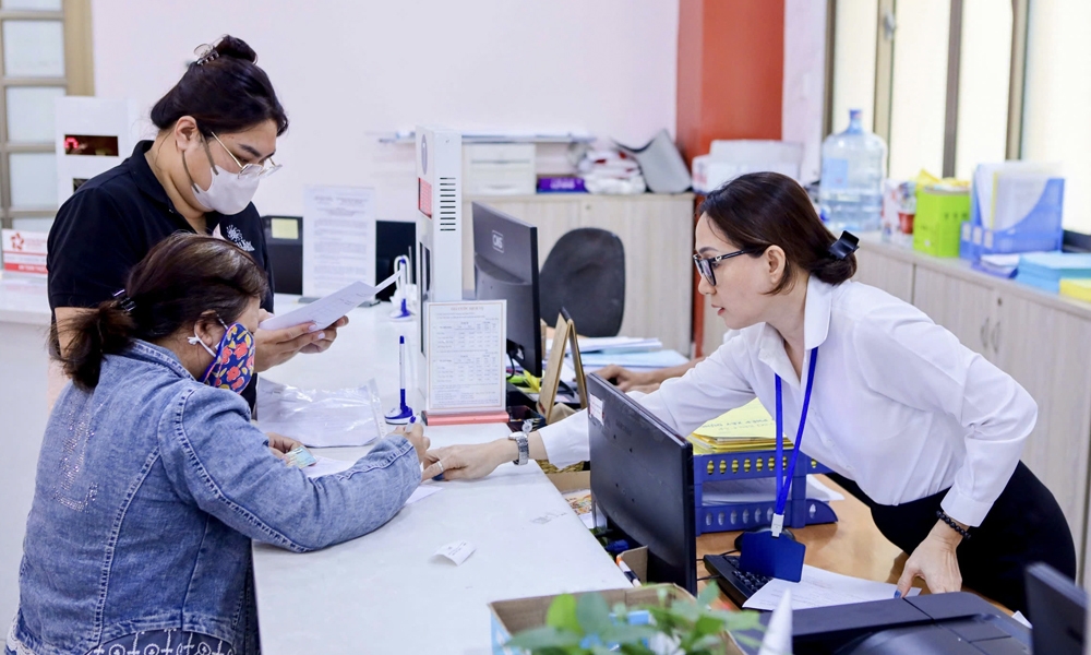 bo noi vu neu nguyen nhan gan 36.000 vien chuc xin thoi viec trong 3 nam hinh anh 1