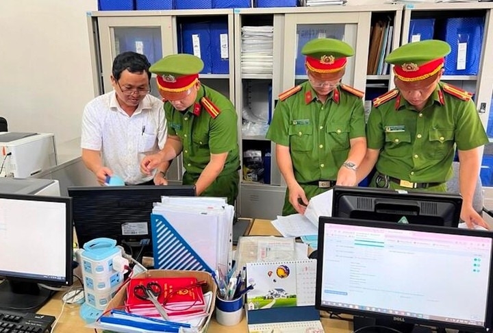 Khởi tố thêm 2 bị can trong vụ cải hoán tàu trái quy định tại Huế