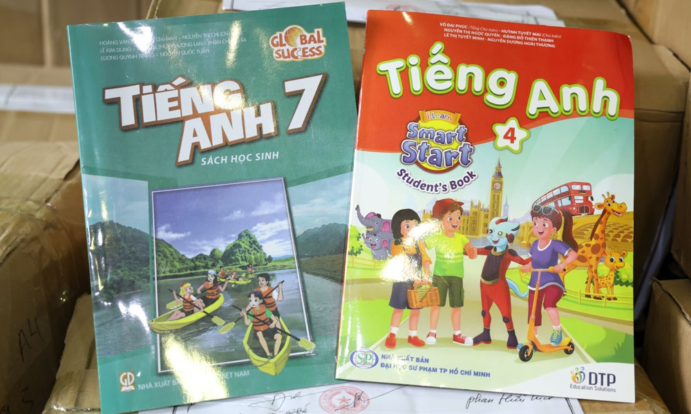bac ninh triet pha o nhom buon ban hon 185.000 ban sach giao khoa tieng anh gia hinh anh 2