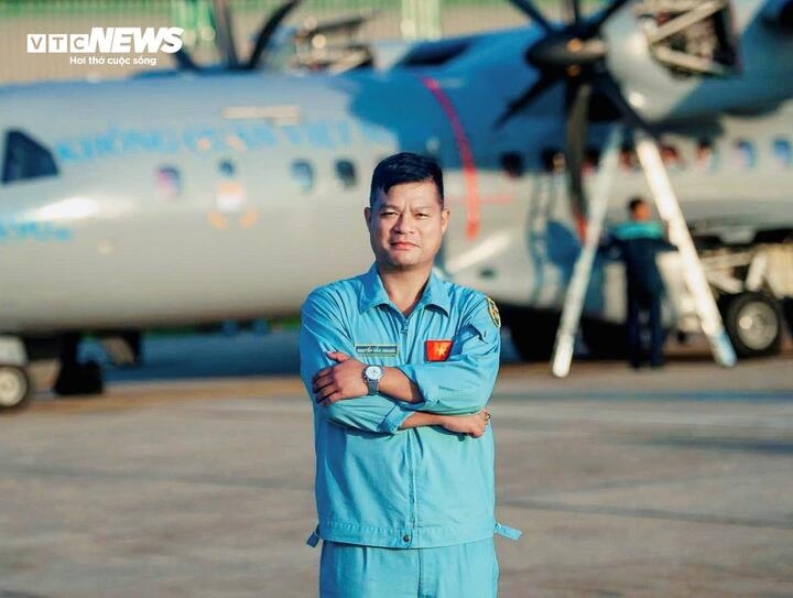 Người dẫn nhịp biên đội "ngựa thồ" CASA trên bầu trời thao luyện A80