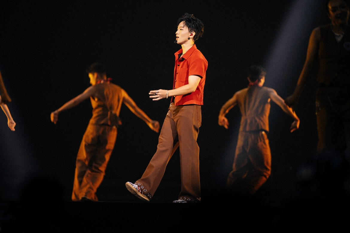 hoang dung bat ngo chung kien man cau hon lang man cua khan gia ha noi hinh anh 1