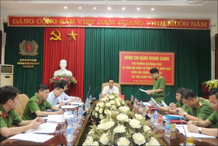 Thứ trưởng Ngoại giao Đặng Hoàng Giang kiểm tra công tác đặc xá năm 2025