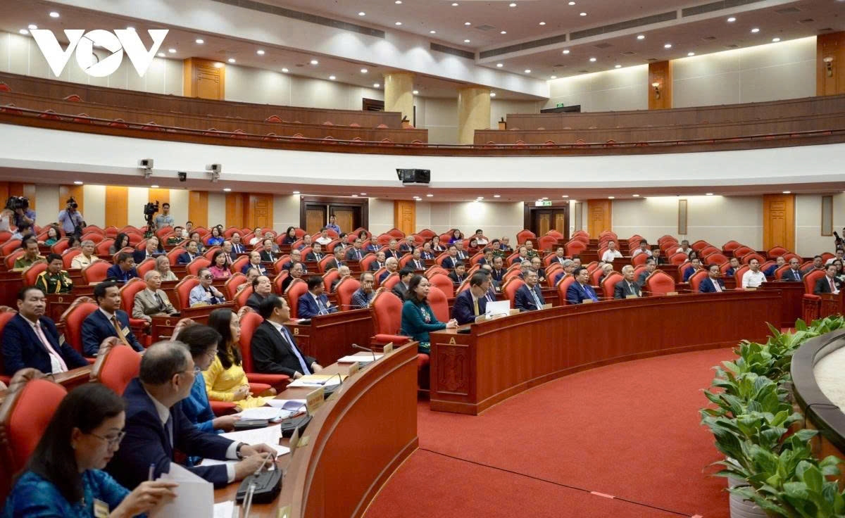 intellectuals, scientists, artists urged to shape vietnam s development path forward picture 2