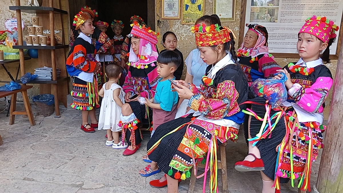 Bản văn hóa du lịch Lô Lô Chải 10 năm “thay da đổi thịt” nhờ du lịch cộng đồng