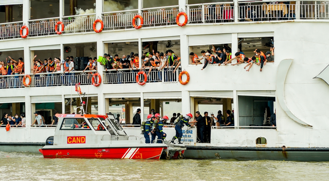 kieu minh tuan cang thang vi nhiem vu ron toc gay trong chien si qua cam hinh anh 3