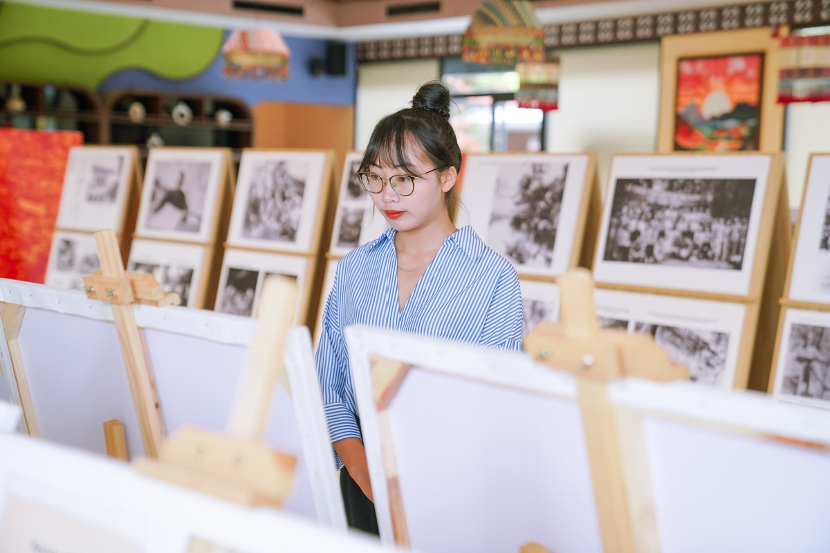 Không gian trưng bày lịch sử tại quê hương cách mạng Tân Trào hút du khách