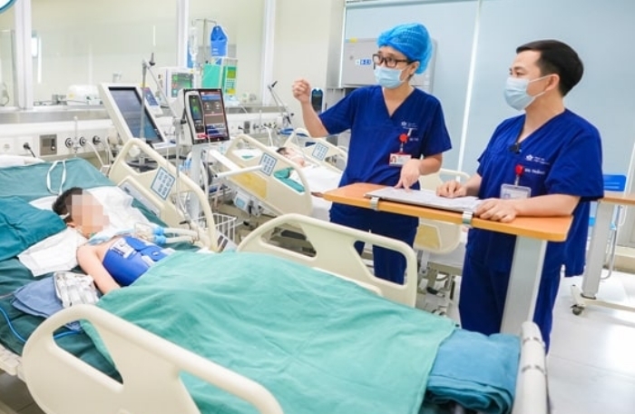 doc nguoc tre - sai lam tai hai khi so cuu duoi nuoc hinh anh 1