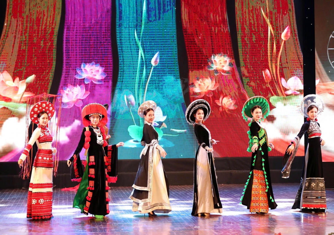 lan toa gia tri ao dai, ket noi van hoa viet nam trong va ngoai nuoc hinh anh 4