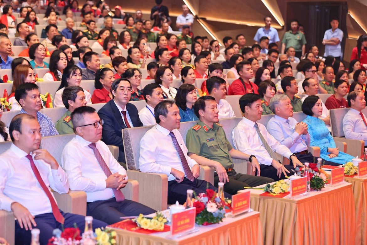 sao Doc lap 2025 ton vinh lich su, hun duc y chi dung xay hoa binh hinh anh 1