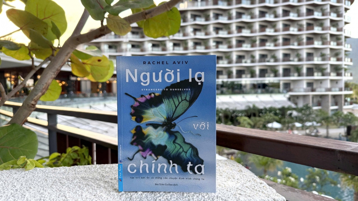 “Người lạ với chính ta”: 6 câu chuyện về hành trình tìm lại bản ngã tinh thần
