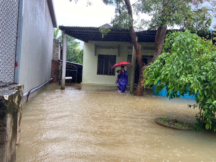 typhoon kajiki brings heavy rain and strong winds after hitting central vietnam picture 1