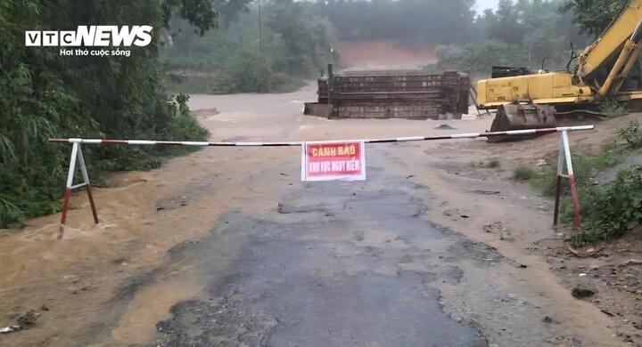 typhoon kajiki brings heavy rain and strong winds after hitting central vietnam picture 12