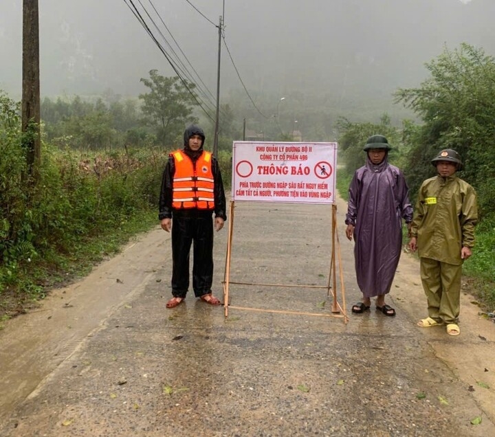 typhoon kajiki brings heavy rain and strong winds after hitting central vietnam picture 4