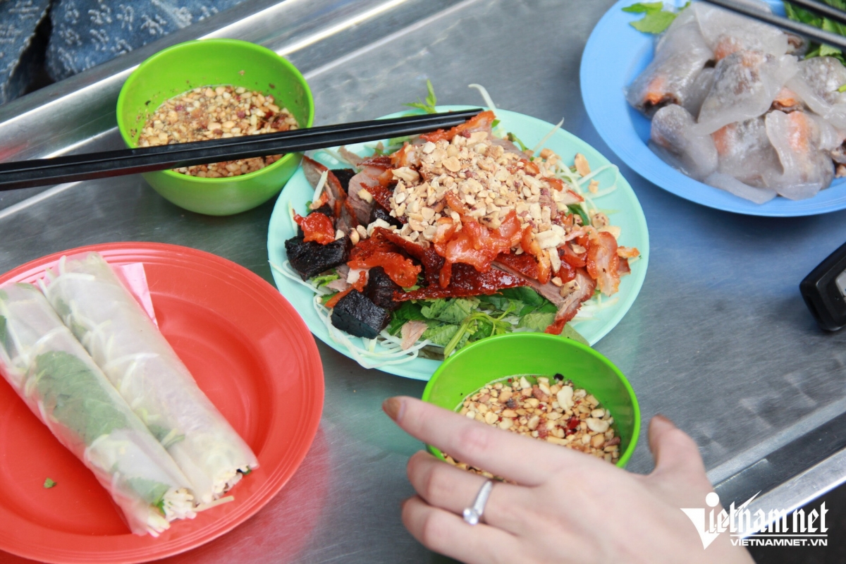 where to eat in hanoi on september 2 4 must-visit food streets picture 3 where to eat in hanoi on september 2 4 must-visit food streets picture 3