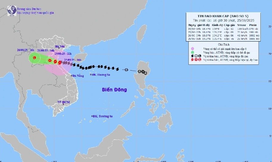 typhoon kajiki weakens after landfall, slows in past three hours picture 1