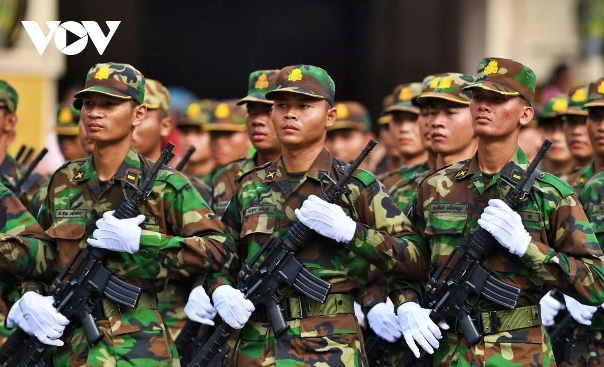 foreign military contingents warmly welcomed in hanoi picture 13