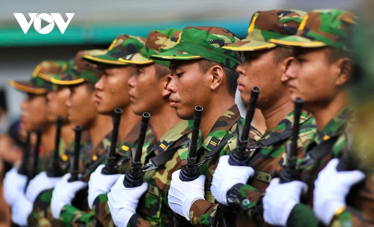 foreign military contingents warmly welcomed in hanoi picture 14