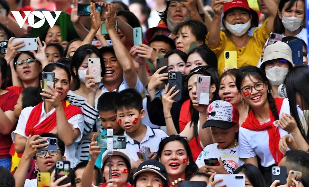 foreign military contingents warmly welcomed in hanoi picture 16
