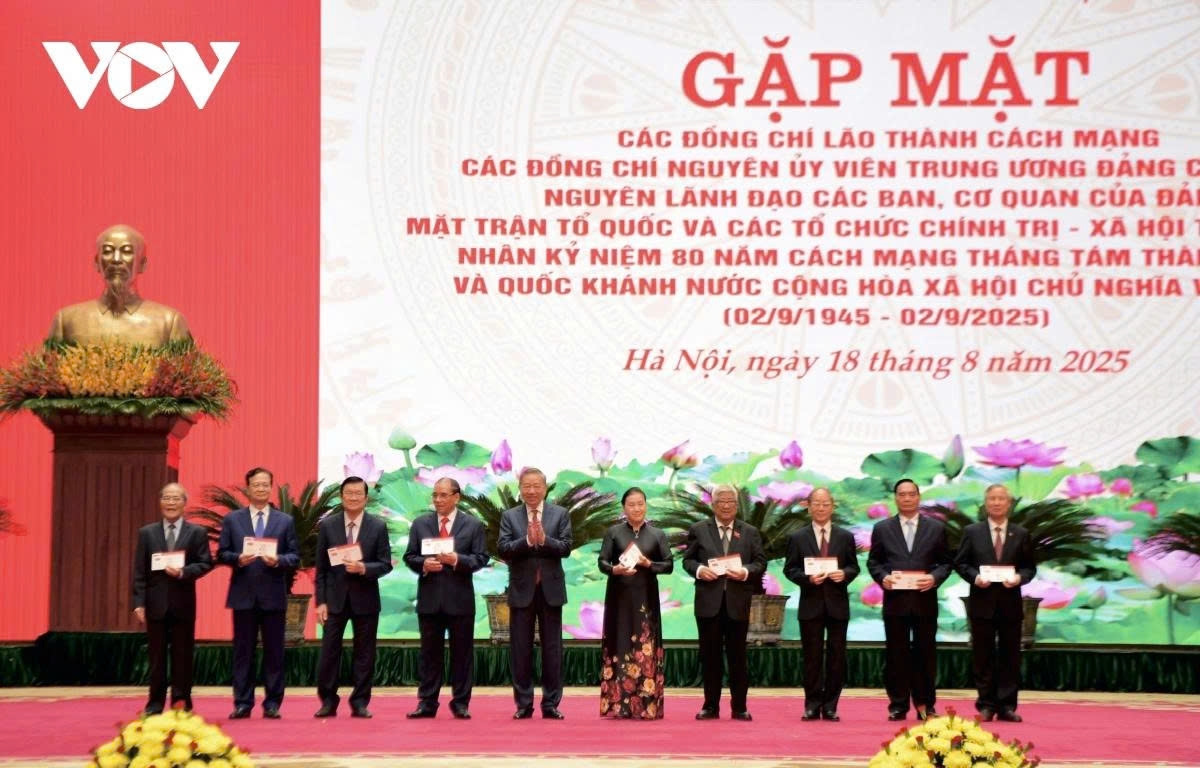 former leaders expected to further contribute to vietnam s prosperous future picture 2