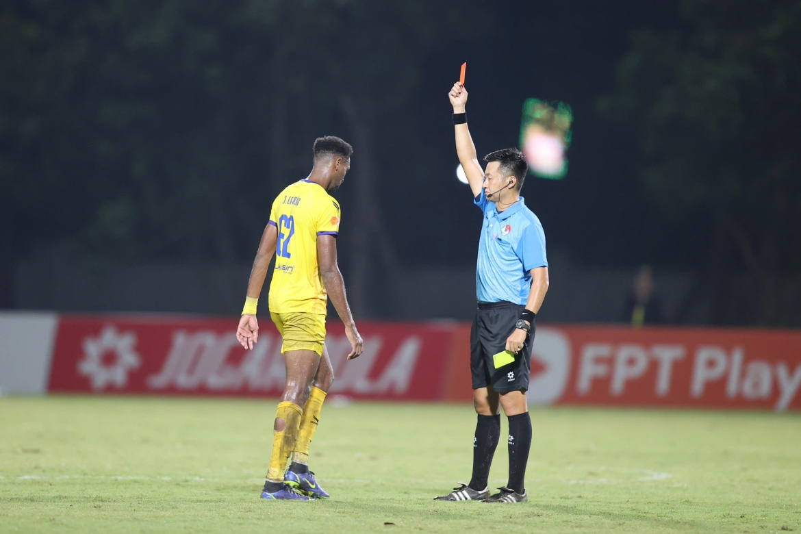 ngoai binh v-league tiep tuc len tuyen, cung huyen thoai mu san ve world cup 2026 hinh anh 1