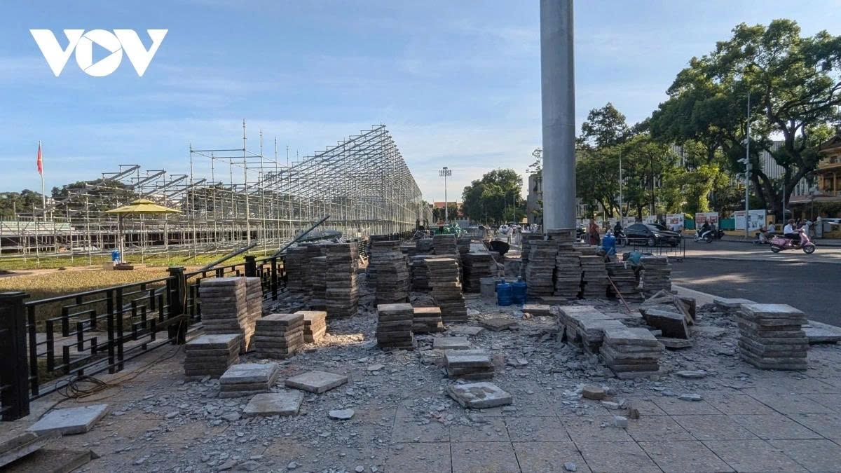 giant stages taking shape in hanoi for national day celebration picture 1