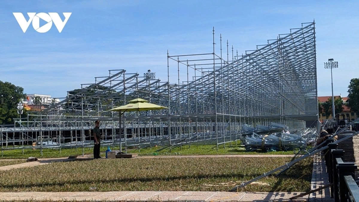 giant stages taking shape in hanoi for national day celebration picture 10