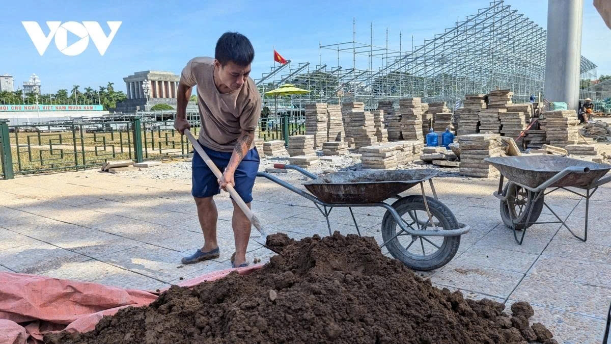 giant stages taking shape in hanoi for national day celebration picture 11